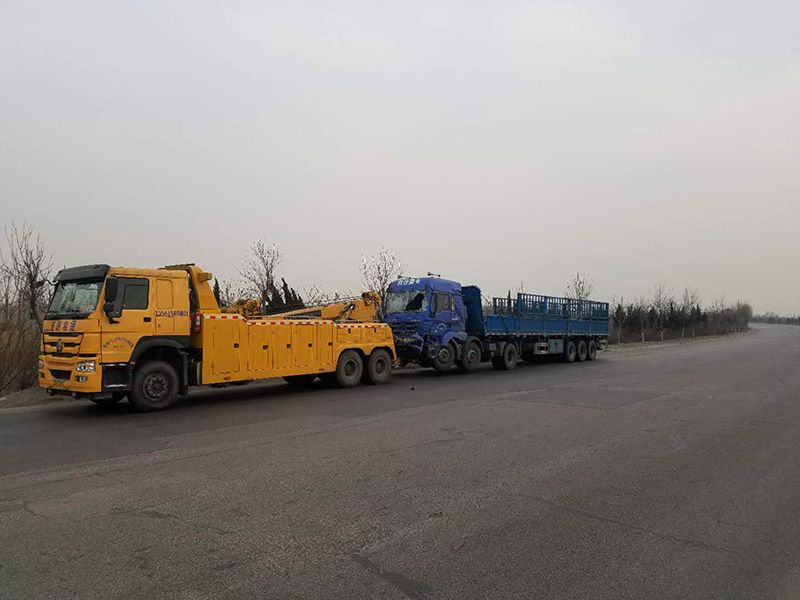 果洛汽車雪地困境救援：專業(yè)團(tuán)隊(duì)緊急響應(yīng)，助您安全脫困